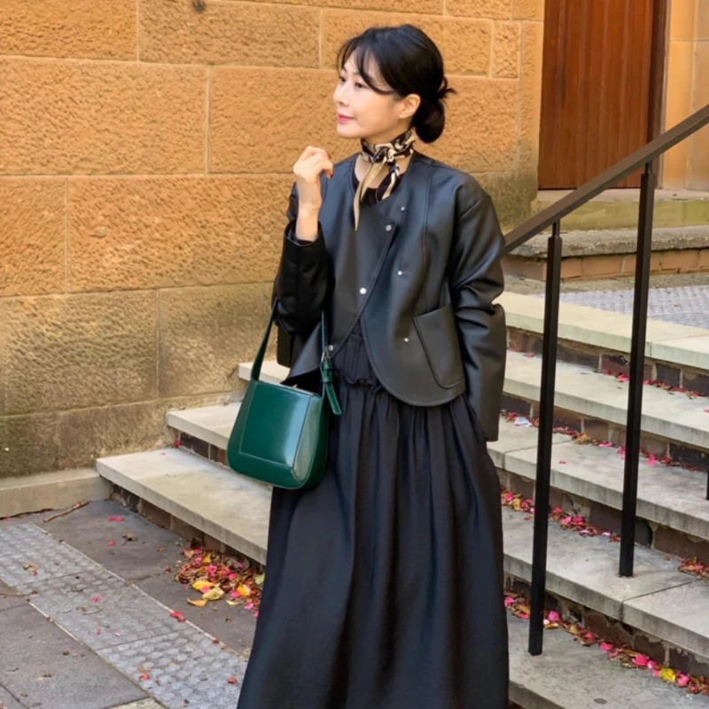 Women's Chic Loose Fit Faionable PU Leather Jaet Asymmetrical Slant Button Design Korean Sle Long Sve Biker Coat