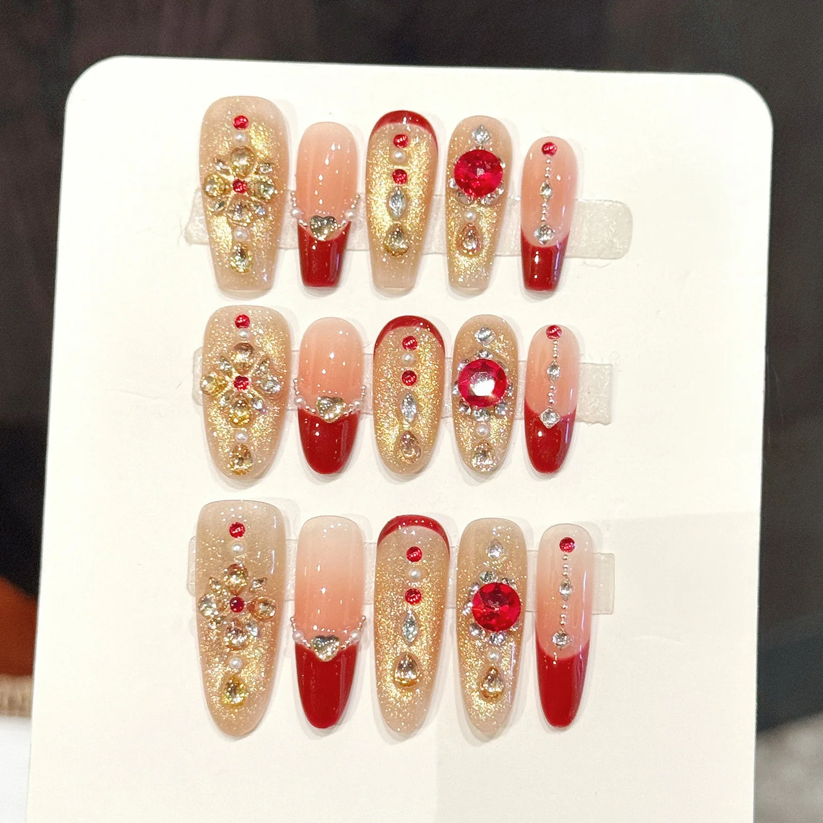10個入り グリッターゴールドスパンコール付きつけ爪 レッドエッジフレンチ ハンドメイドプレスオンネイル シャイニーラインストーンデコ フェイクネイル 女性用