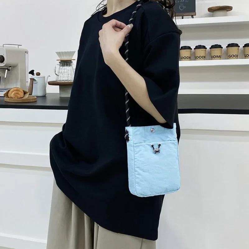 กระเป๋าโท้ทอเนกประสงค์ ดีไซน์หรูหรา สะพายไหล่หรือถือก็ได้ เหมาะสำหรับทำงาน เดินทาง รุ่นใหม่ปี 2025 สวยเก๋ ทันสมัย สง่างาม ใช้งานได้จริง