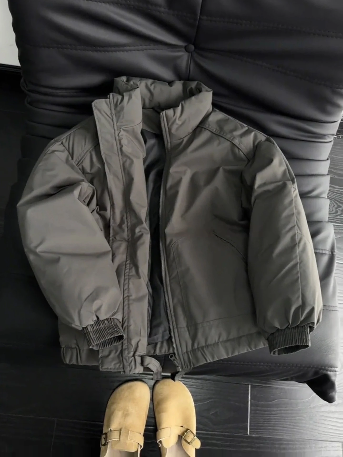 

Мужская утепленная куртка в американском стиле с воротником-стойкой, трехслойная, с наполнителем из пуха и хлопка, зимняя модная брендовая куртка в стиле деконструированной рабочей одежды W...