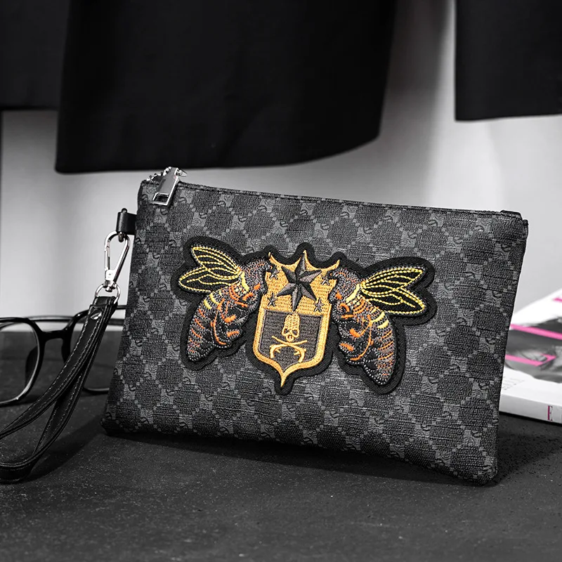 

New Handheld Bag Men 2025 Fashion Horizontal PU Leather Retro Embroidered Wrist Bags Daily Travel Mobile Phone Bag Wholesale
