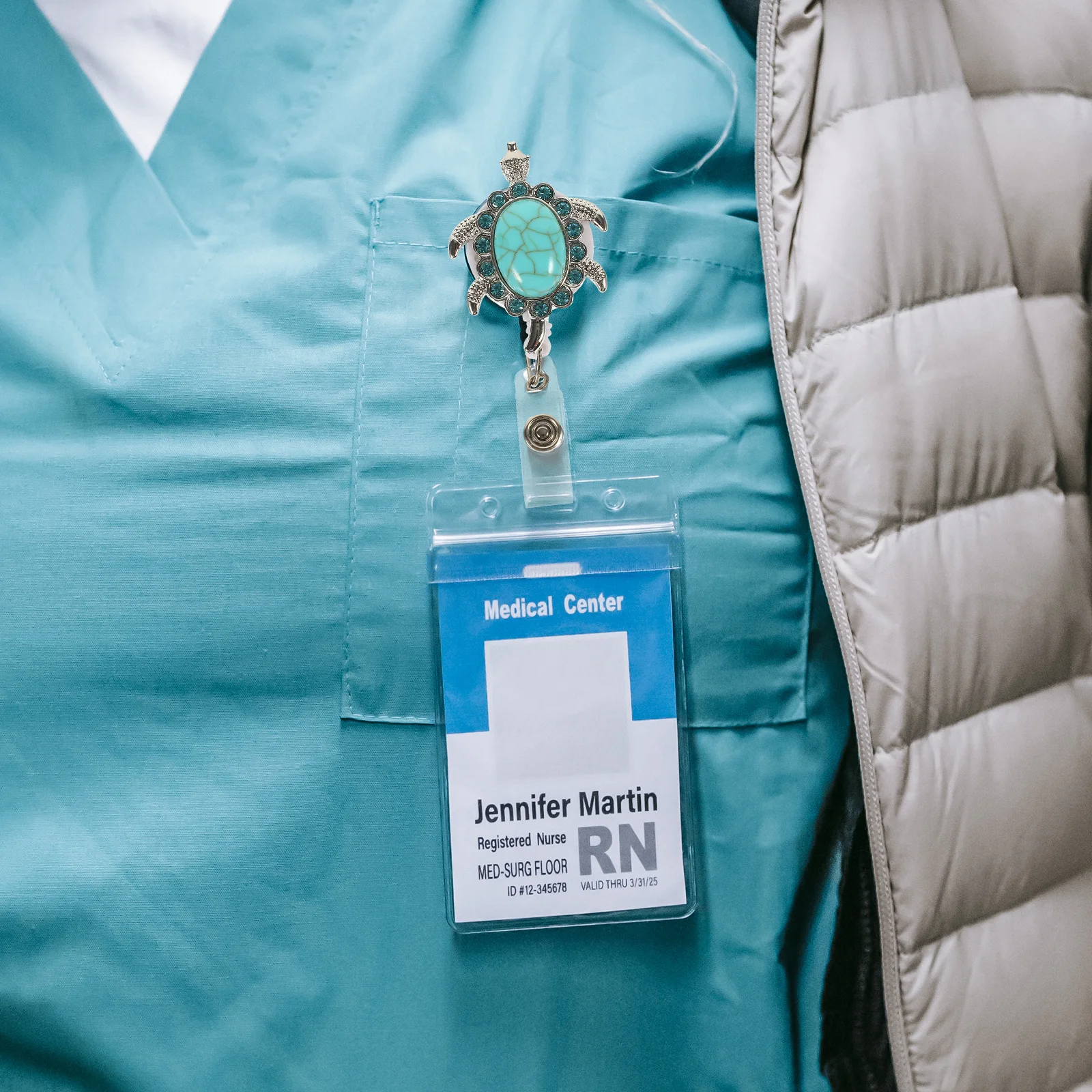 Fibbia per badge decorativa retrattile a forma di tartaruga Bobina per badge leggera per porta carte d'identità Portachiavi Porta targhetta con nome