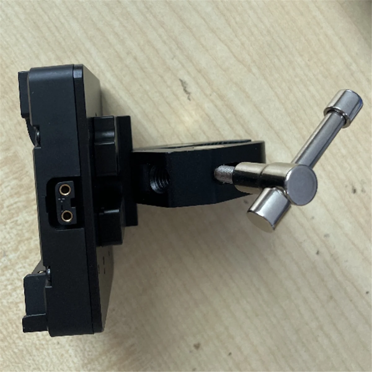 

Мини-адаптер питания V-Lock с V-образным креплением и зажимом Crab Claw Clamp Clip D-Tap Т-образная ручка для аккумуляторов Sony V Lock V Mount