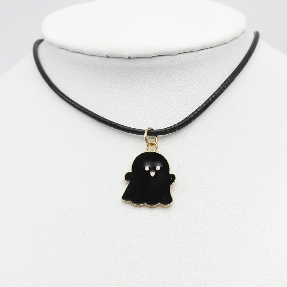 Gargantilla con colgante corto de bruja fantasma esmaltado dulce, collar de cadena para mujer, cordón de cera de cuero negro, accesorios de joyería DIY para Halloween