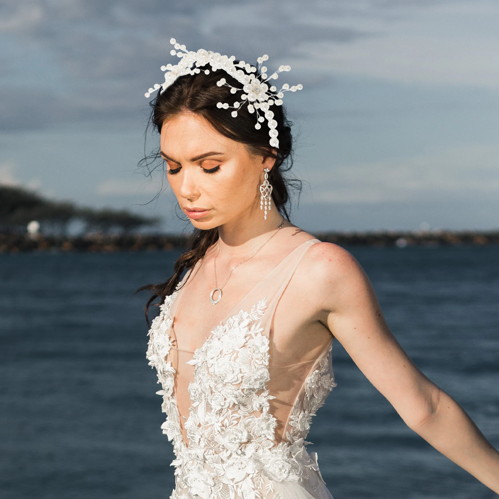 

Pearl Flower Wedding Headband White Elegant Bridal Hair Vine Hair Accessory for Weddings Photoshoots Formal Parties