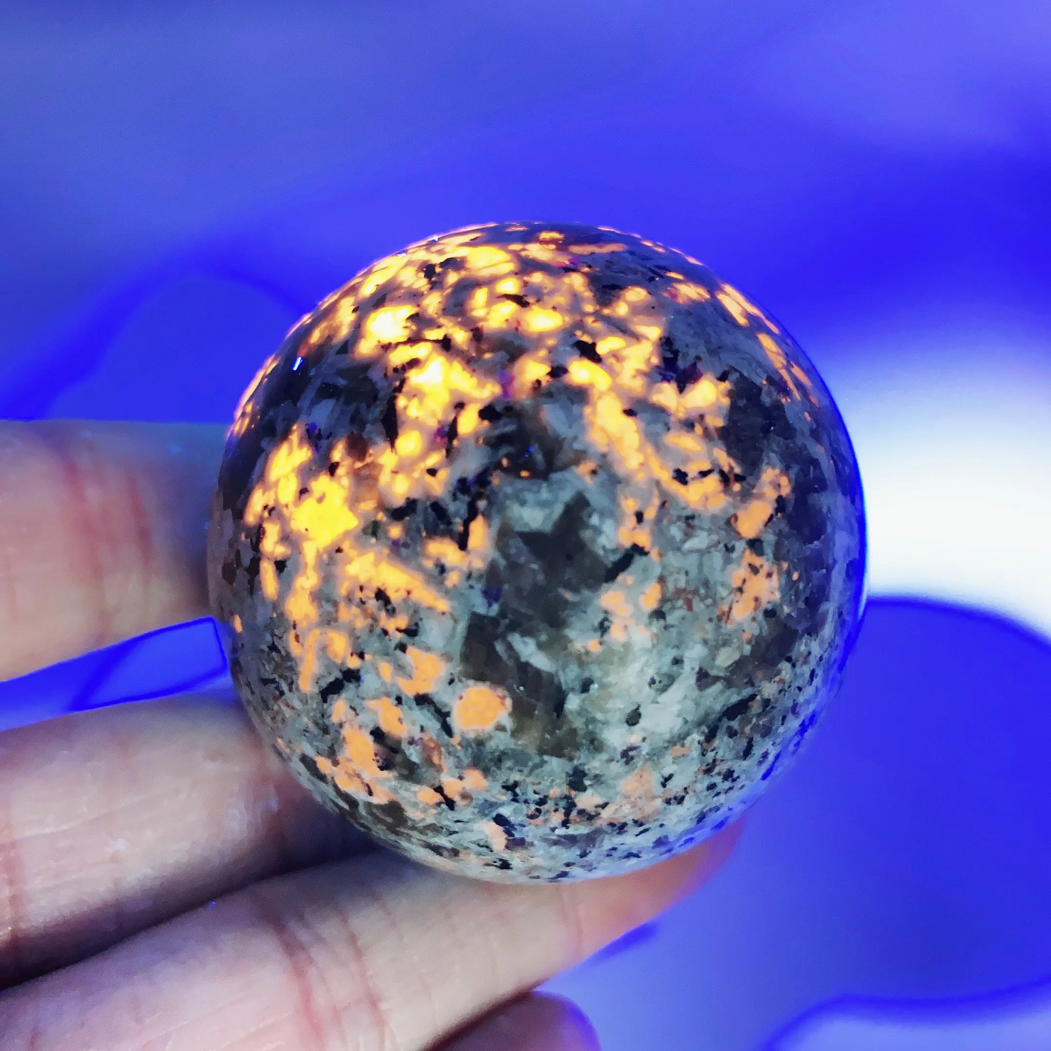 

50mm Natural flame Yooperlite sphere Energy Reiki stone ball decoration Crystal Quartz Healing High Quality Gemstone For Gifts