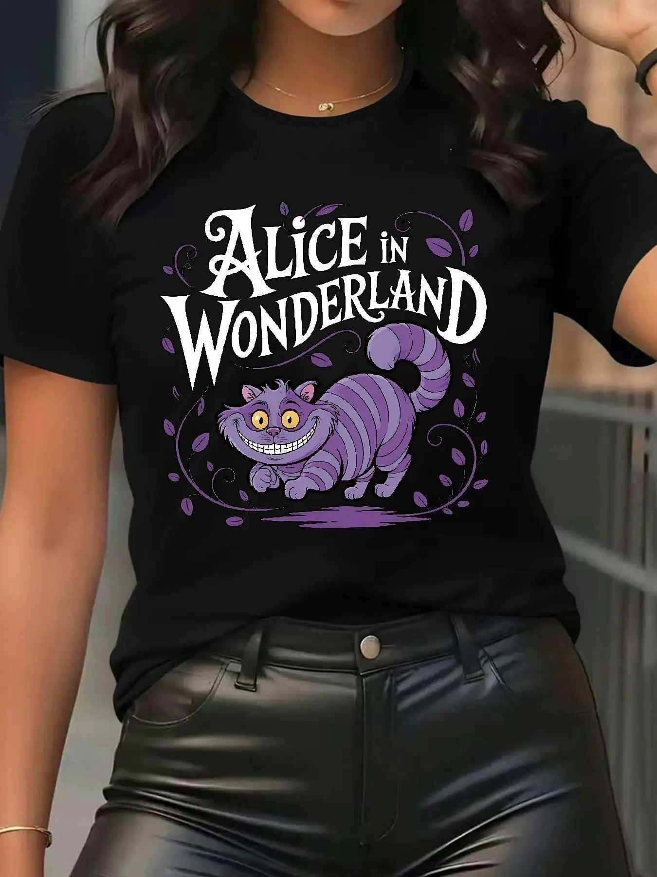 Grafisch T-shirt met "Alice in Wonderland" voor dames - Casual zwart T-shirt met Cheshire Cat-ontwerp, korte mouw, ronde hals