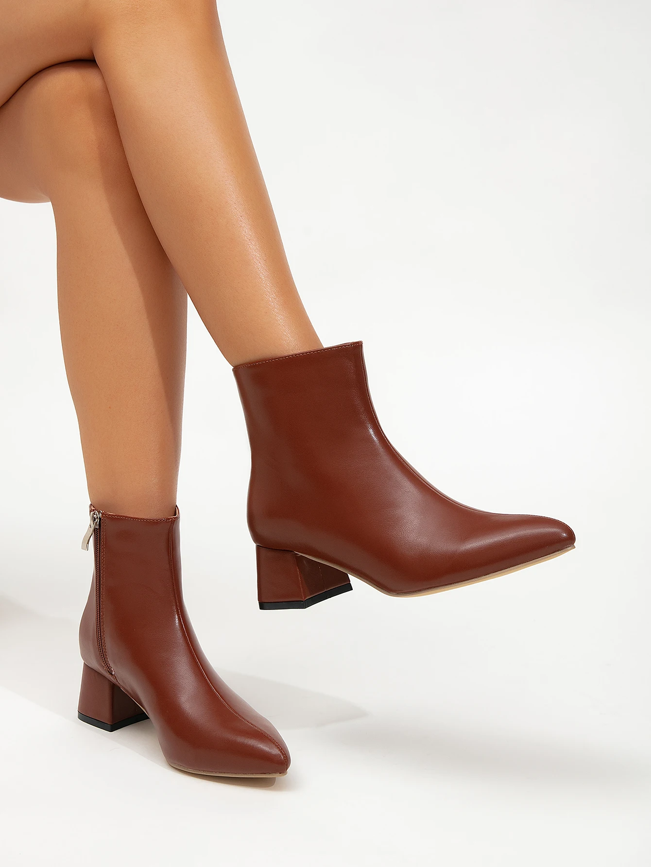 Sepatu Bot Martin Serbaguna Kasual Harian Sederhana Warna Polos Hak Sedang Hak Tebal Ujung Lancip Baru Mode Musim Gugur dan Musim Dingin Sepatu Bot Pendek Pelangsing Wanita Hangat Mewah Pendek