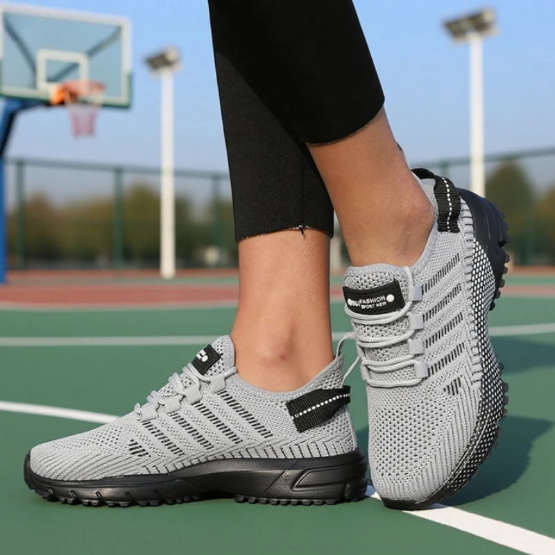 Neue Damen-Turnschuhe, dicke Sohle, bequeme Freizeitschuhe, leicht, atmungsaktiv, modische Laufschuhe, 2025, Damen-Designer-Schuhe