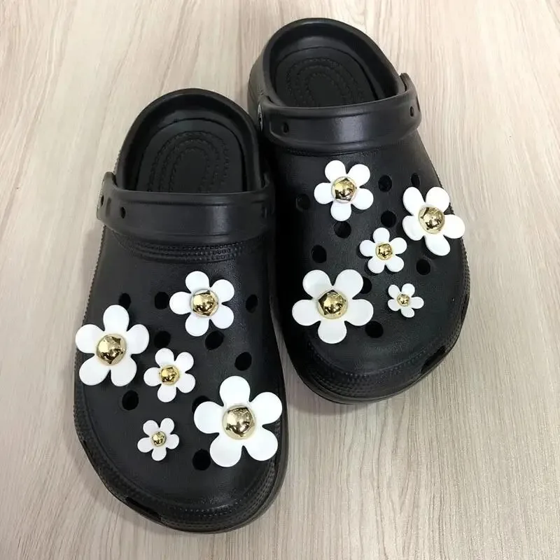 Black And White Daisy Sunflower Shoe Charms Girlish Buckle Combination Suitable for Girls Ready-to-Wear Hole Shoe Accessory