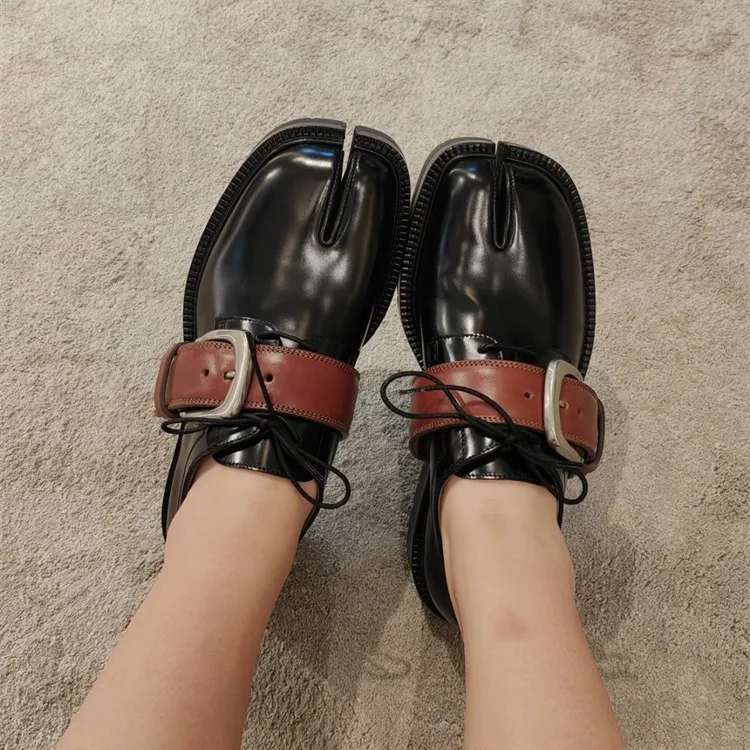 New Niche British Style Contrasting Color Split Toe Shoes, Women's Thick Sole Height Increasing Fashion Versatile Loafers