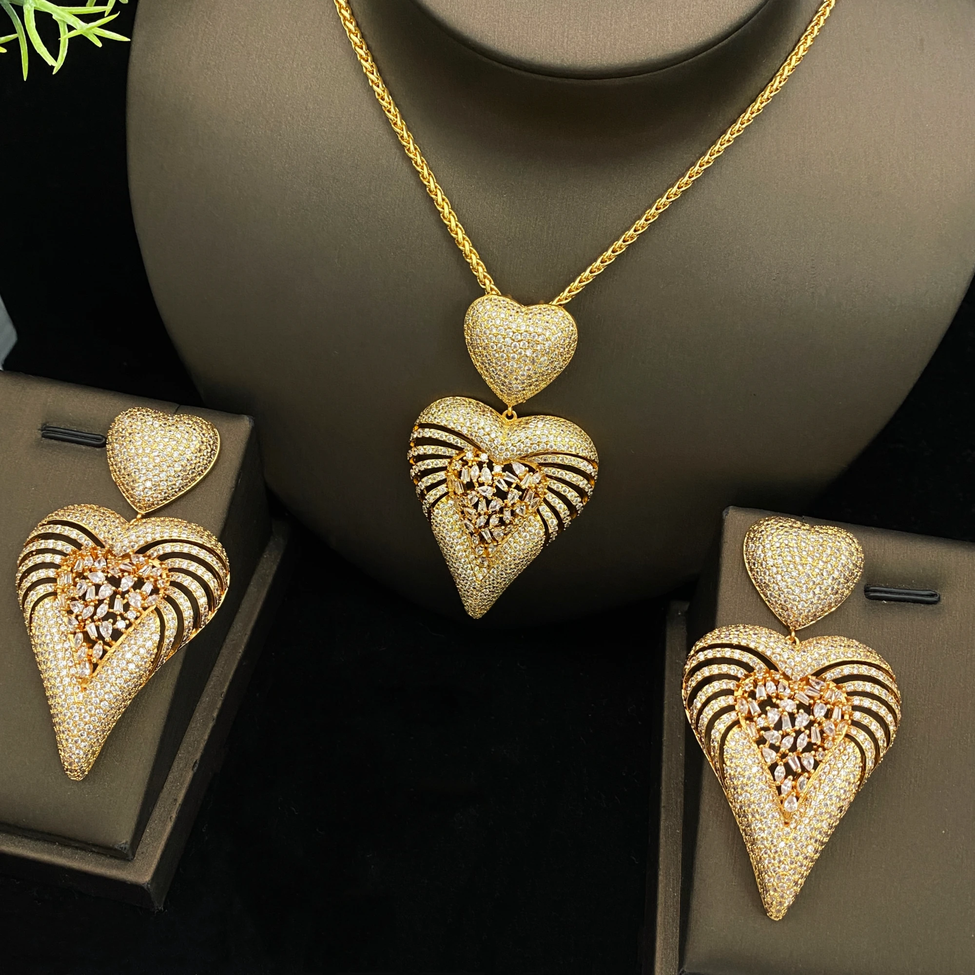 

JRH Heart Cutout Vintage 2-Piece Set Earrings Necklace Gold Plated Zirconia Pendant Mother's Birthday Gift Jewelry