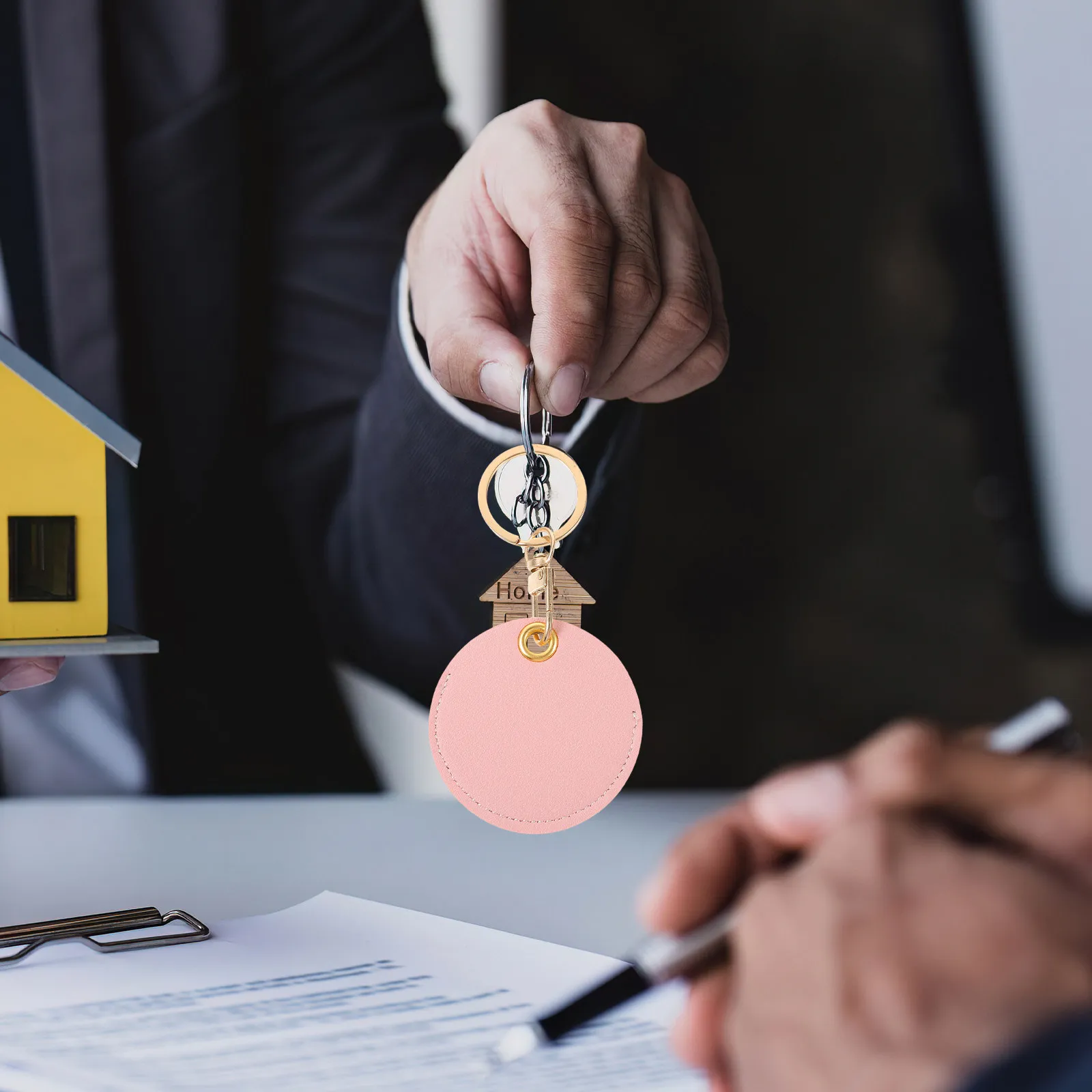 

2Pcs PU Rfid Tag Protective Cover Fade Resistant Firm Material Key Fob Storage Holder Keychain Pendant for Office Home Car Use