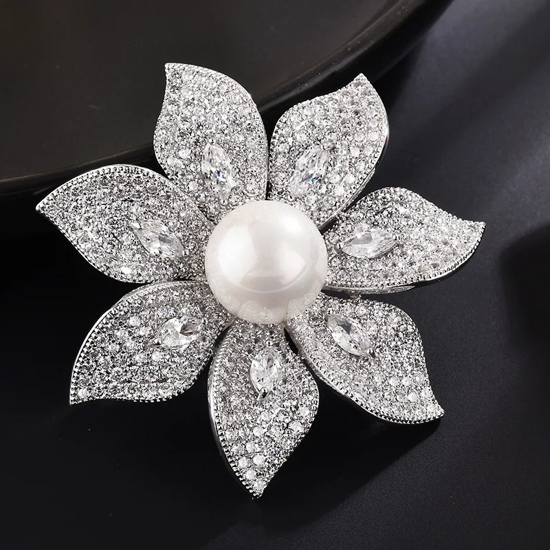 Elegant Pearl Flower Women's Brooches Luxury Zircon Corsage Overcoat Dress Pins 2023 Autumn Winter Accessories Snowflake Broche