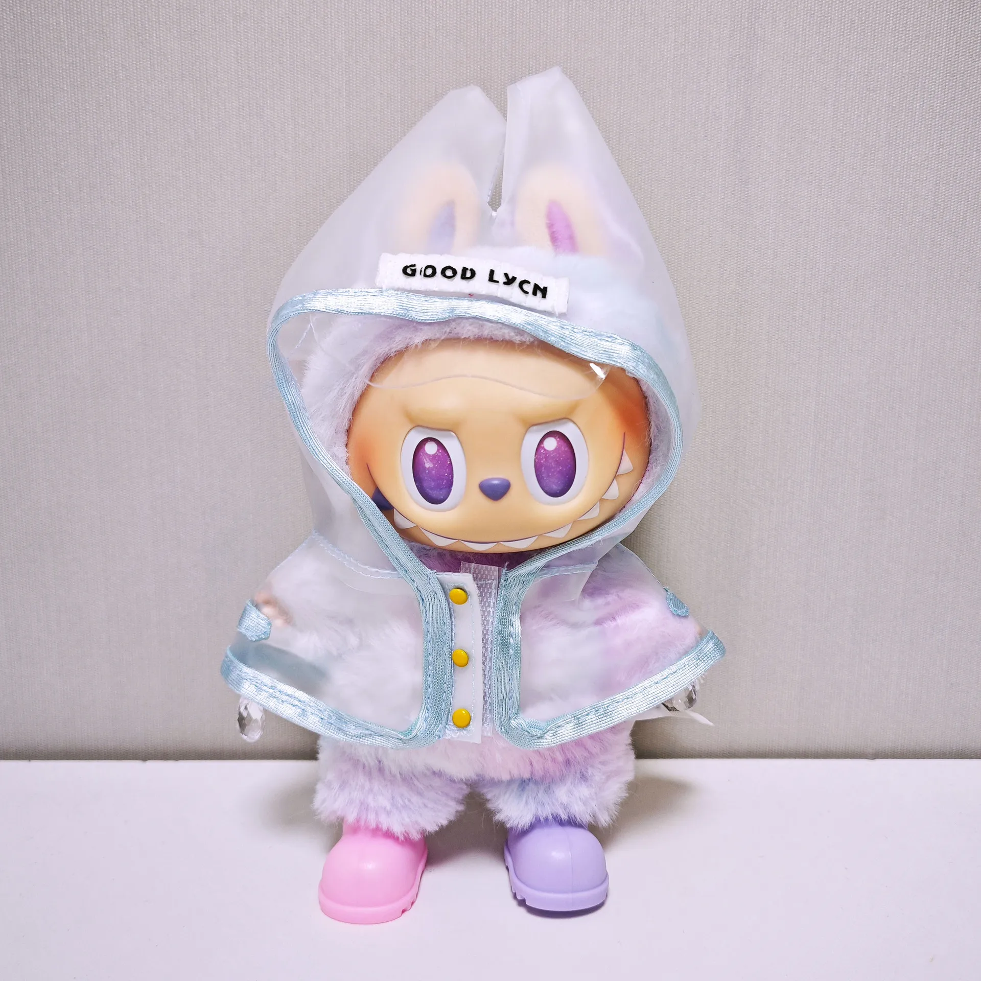 

Для куклы Labubu 15/17 см, прозрачный плащ, резиновые сапоги, комплект одежды Kawaii Labubu, плюшевые куклы 3,0, одежда «сделай сам», игрушки, аксессуары