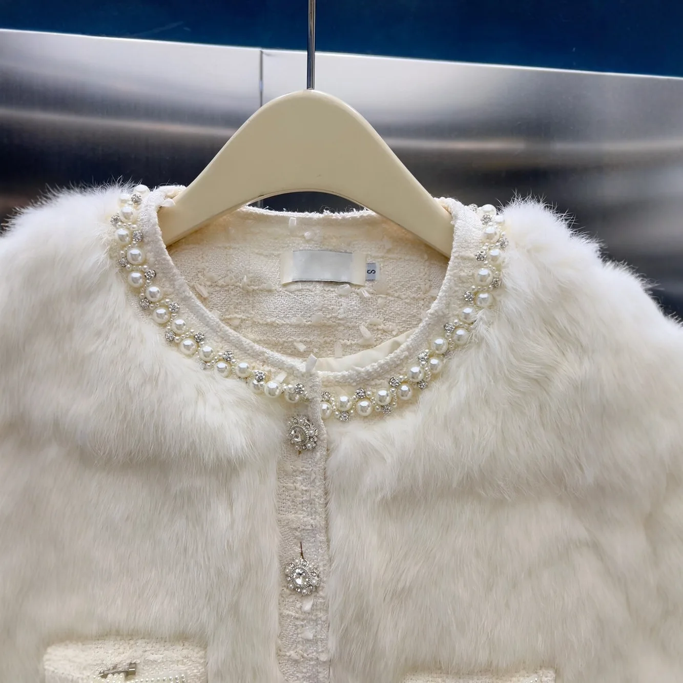 Abrigo de piel de conejo de un solo pecho para mujer, chaquetas francesas elegantes de alta sociedad, industria pesada, lazo con cuentas, cuello redondo, manga larga, invierno