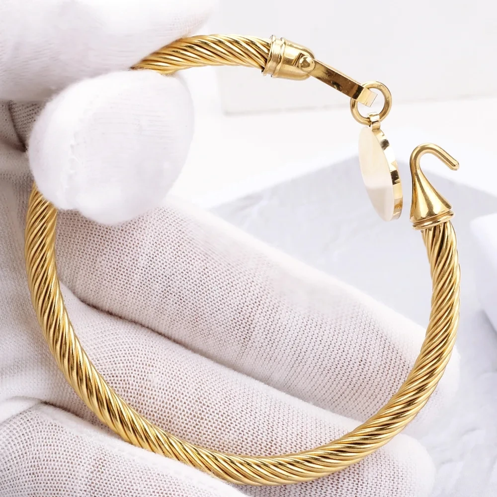 Black shell women\'s bracelet stainless steel jewelry women\'s bracelet fashionable jewelry accessories free of shipping