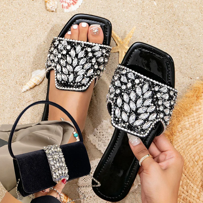 

Women's Summer New Fashion Wearing Rhinestone Slippers Flat Plus Size Sandals with Bright Diamond Flannel Shoulder Underarm Bag.