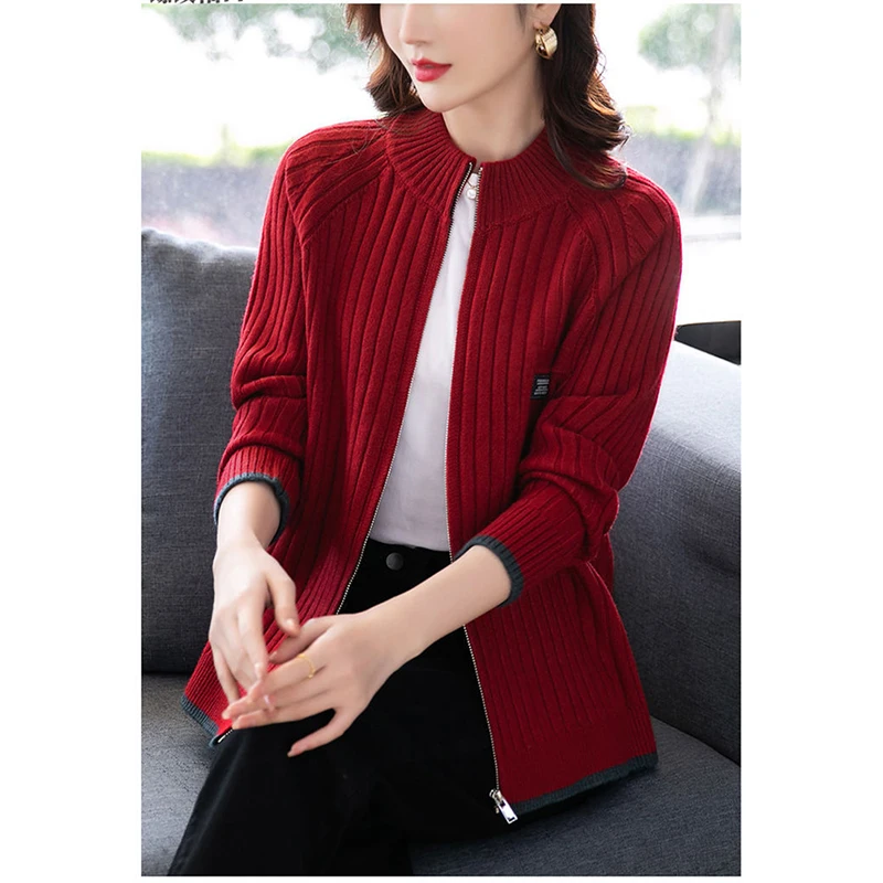 FallWinter Cardigan Sweater Coat Female 2024 New Fashion Loose Zipper Knitted Sweater Coat Female Leisure Temperament Coat Lady