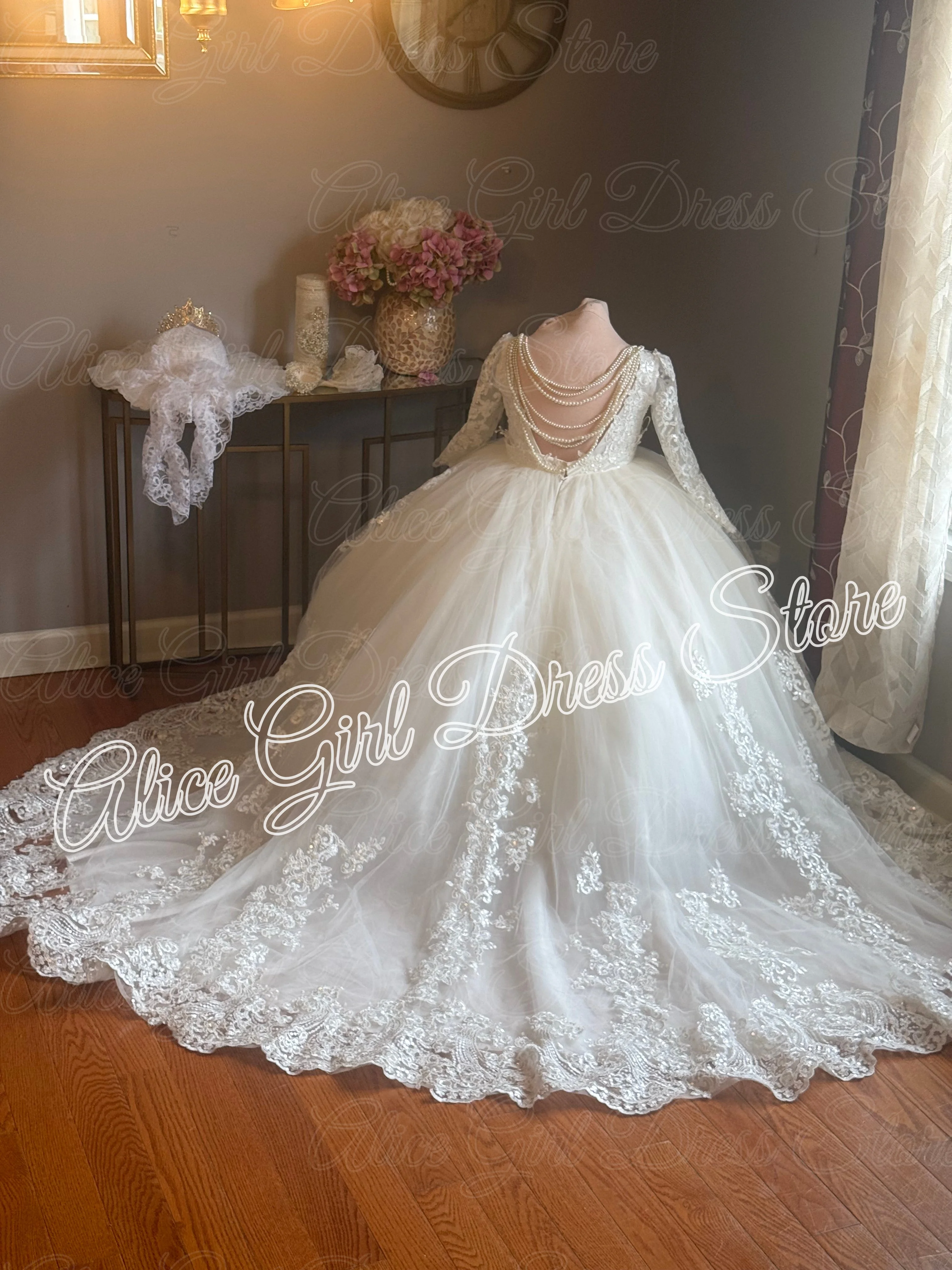 

Customized Luxury White Flower Girl Dresses for Wedding Lace Appliques Full Sleeves First Communion Kids Birthday Party Gowns