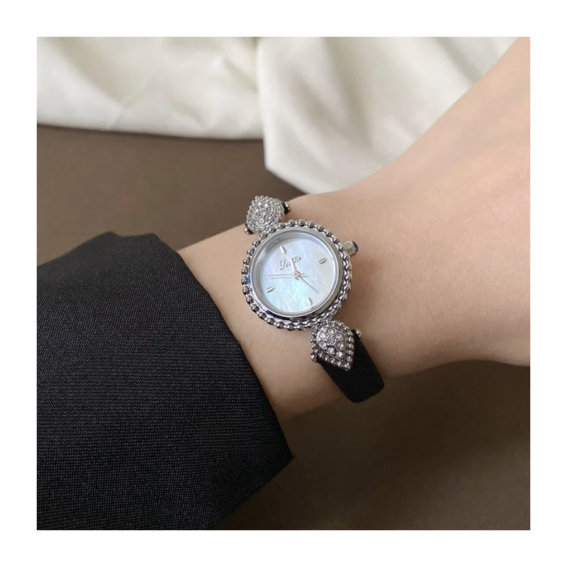 Montre à quartz avec cadran en diamant pour femme, bracelet élégant, montre légère, marque de luxe, simple et élégante