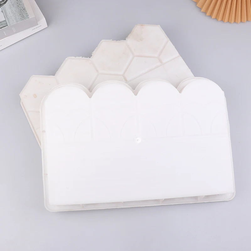 Hot Sale Garden Edging Fence Concrete Molds Reusable DIY Garden Brick Mold For Fish Pond Backyard Patio Garden Decoration