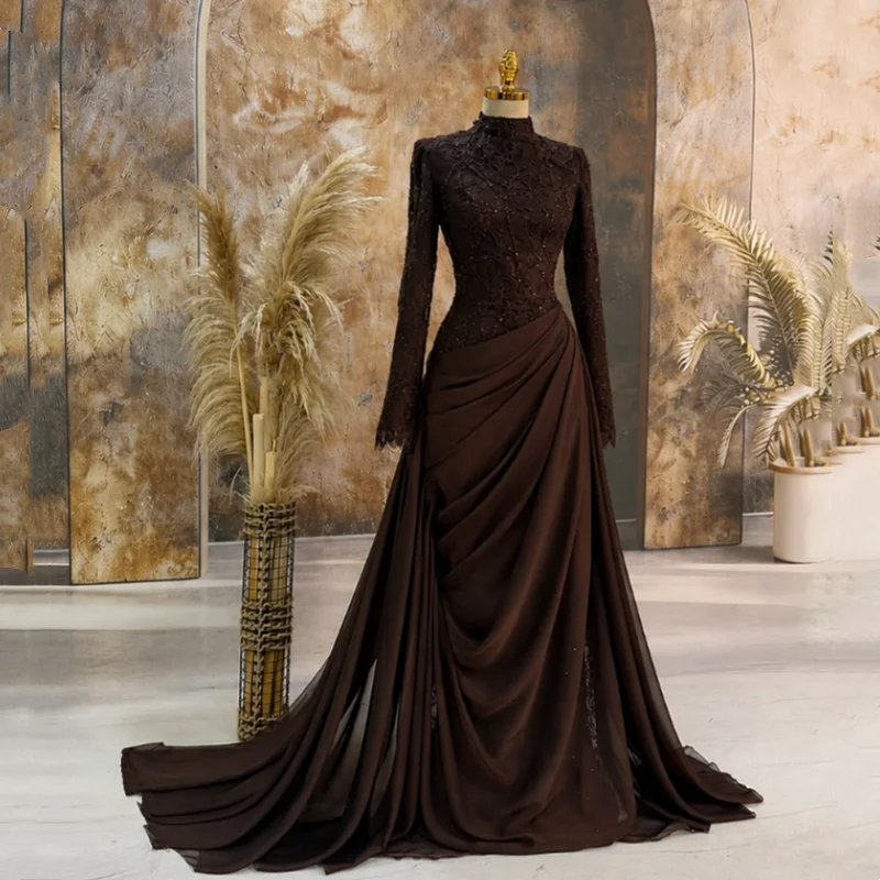 Maßgeschneidertes muslimisches Abendkleid in Schokoladenbraun mit hohem Kragen, Spitze, Perlen und langen Ärmeln, arabisches Kleid der Marke A-Linie, Party- und Geburtstagskleid