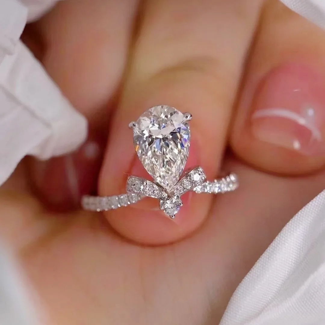 

Women's Pear-Shaped Ring PT950 Platinum 2Ct Moissanite - Vertically enlarging, hand-flattering, grand aura for daily & proposal