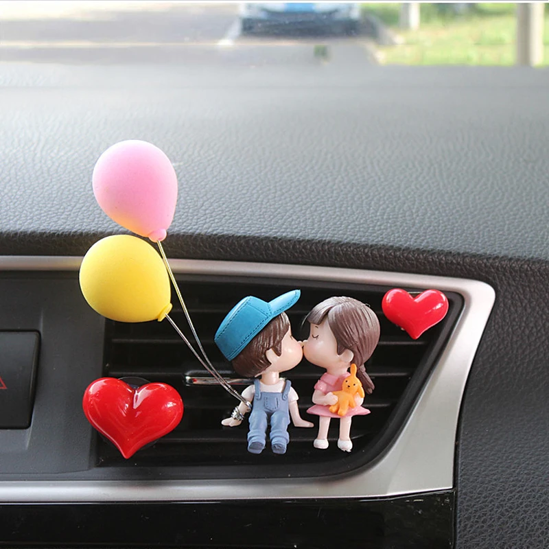 Stylebest Hangende decoratie in de vorm van een auto - schattig paar - Auto interieur decoratie - paar figuren met ballon voor dashboard auto - cadeau