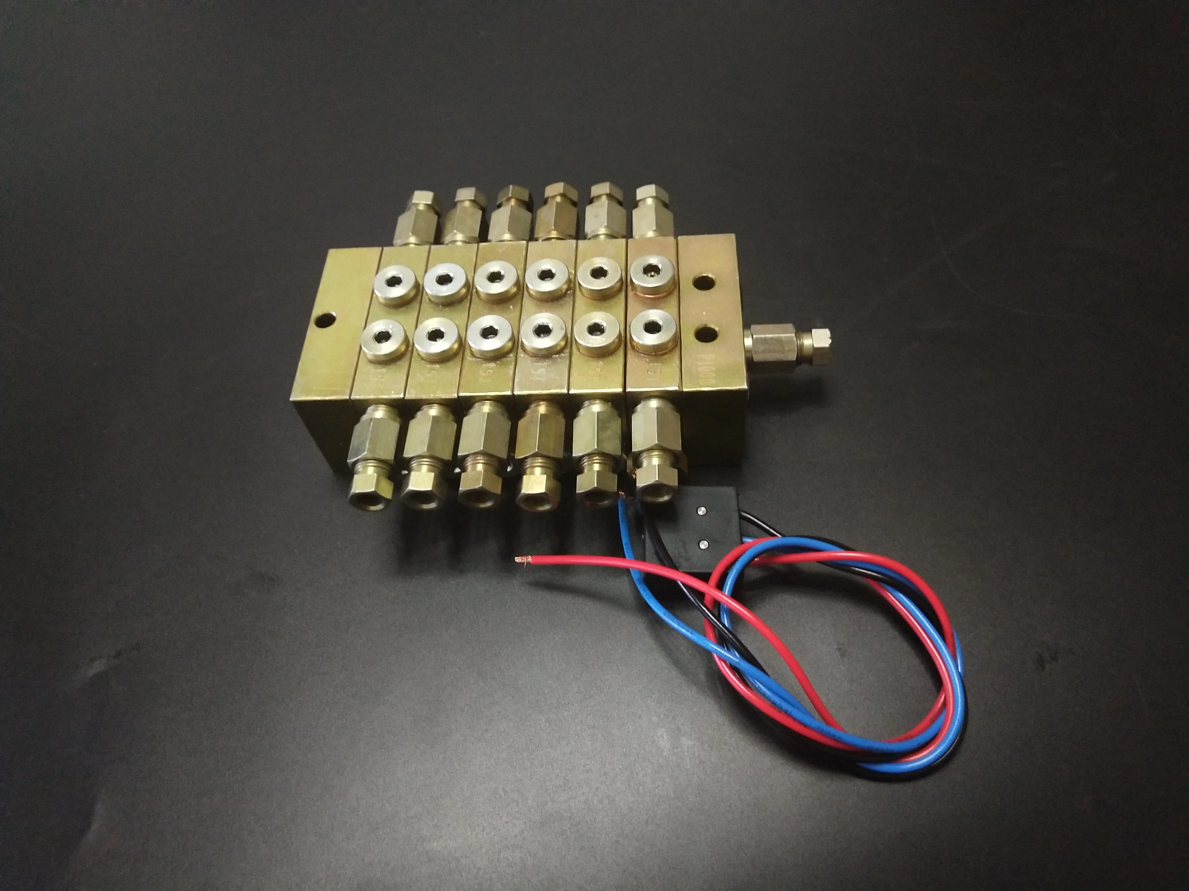 1000 type Progressive Grease Distributor Grease Manifold Block for Centralized Lubrication System 12 outlets With Micro Switch