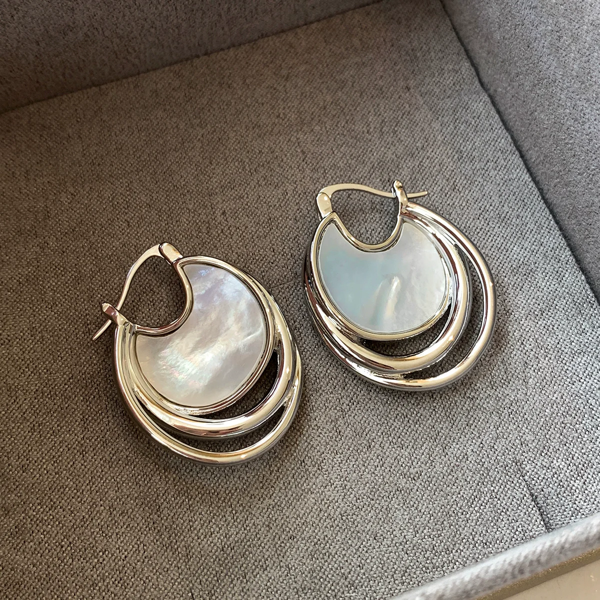 

White mother-of-pearl unique women's earring summer new elegant metal style ear accessory