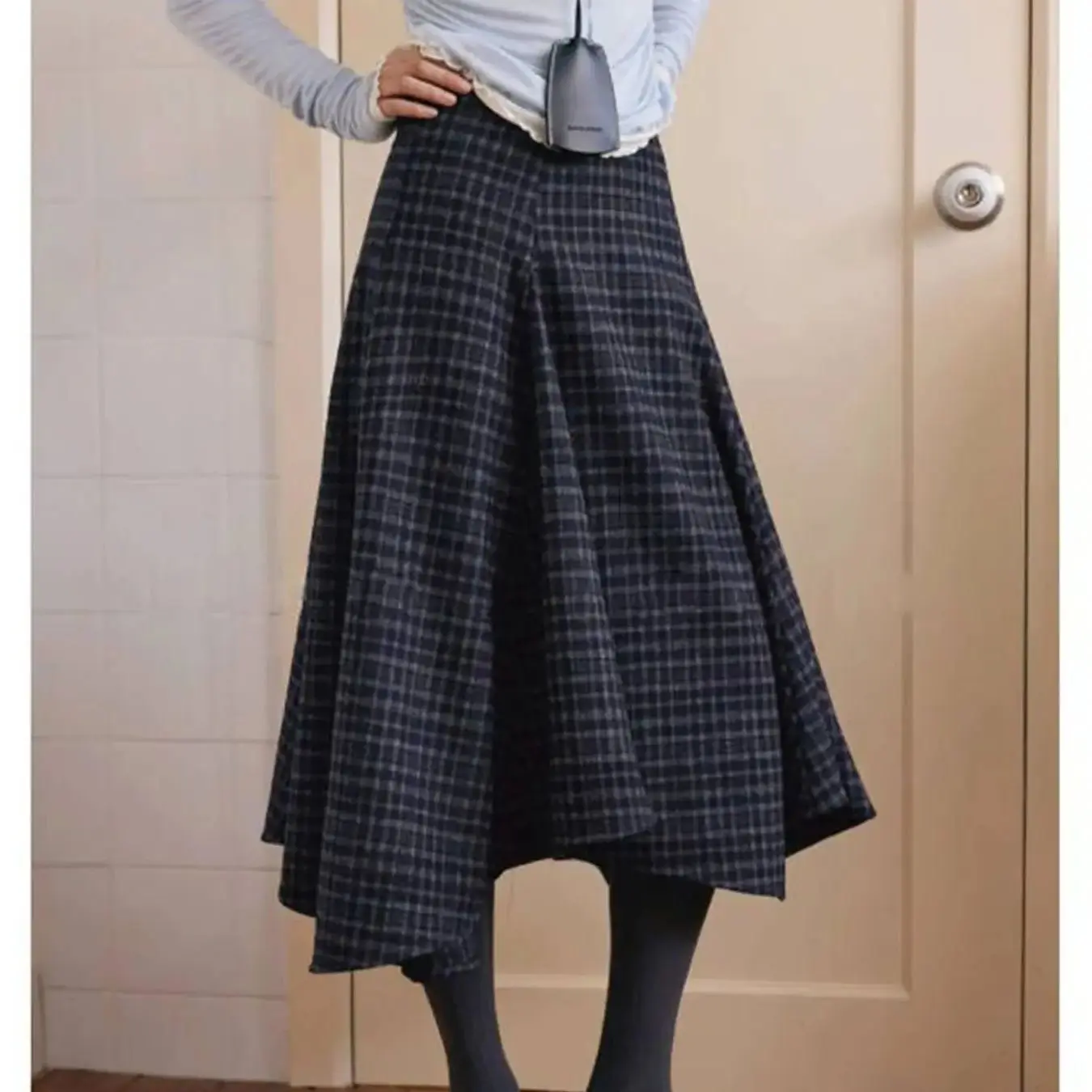 

Темная клетчатая юбка-миди в стиле ретро для женщин, новинка 2025, темпераментная универсальная нерегулярная юбка средней длины