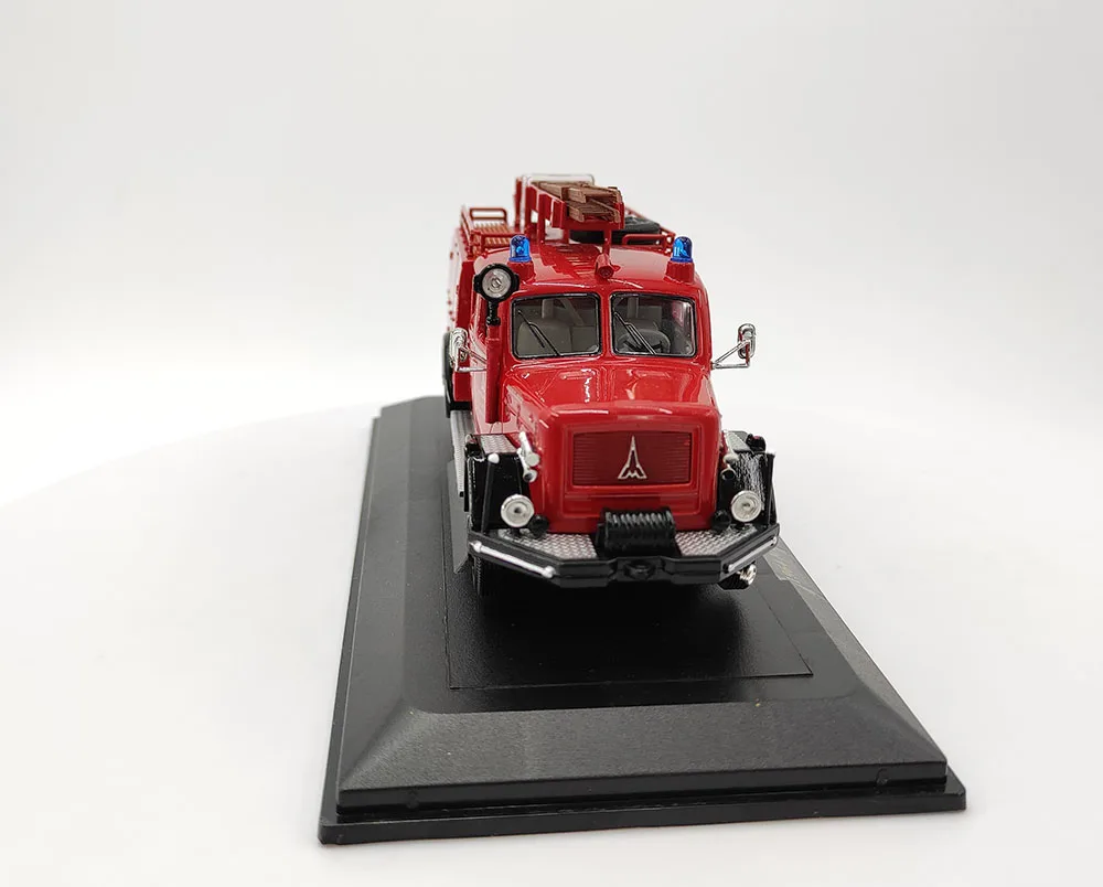 Diecast escala 1:43 Road Eagle 1964 MAGIRUS-DEUTZ 150D10FTLF16 motor de bomberos coche en miniatura de aleación juguete coleccionable regalo exhibición de recuerdo