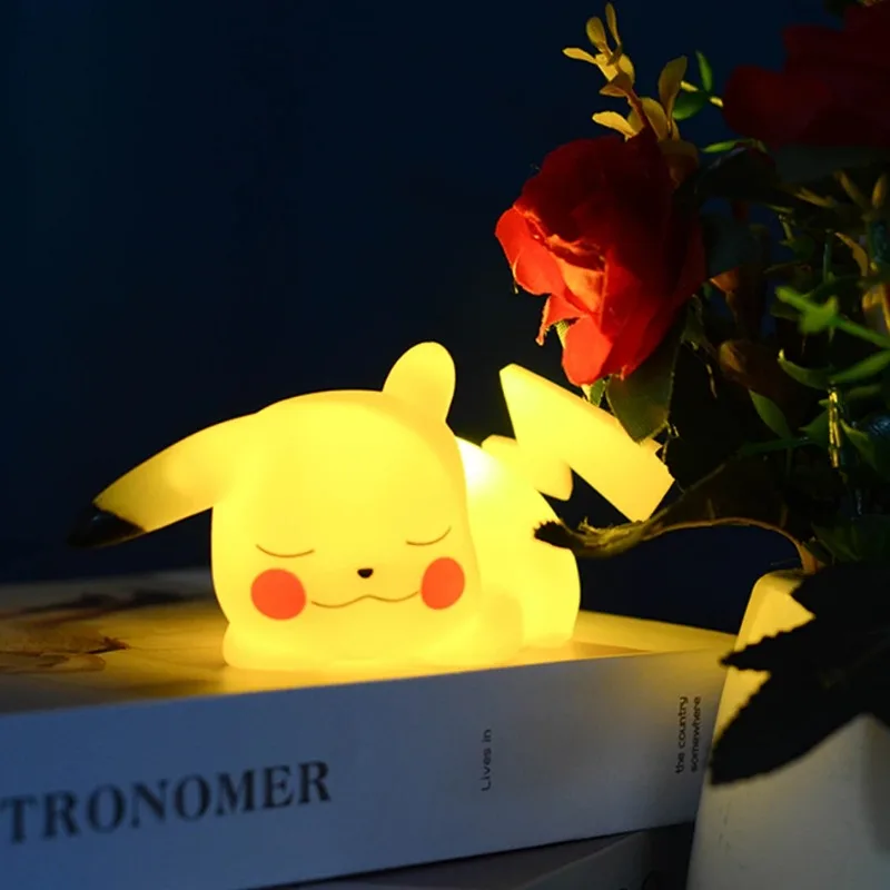 Pokemon Pikachu Night Light น่ารักอะนิเมะ Soft Light ห้องนอนไฟ LED ข้างเตียงตกแต่งห้อง Kawaii น่ารักวันหยุดของขวัญ