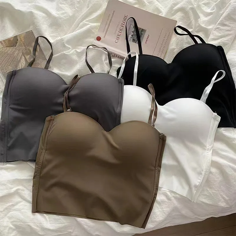 

One-piece vest bra worn over the outside, a flawless ice silk top with a fixed chest pad