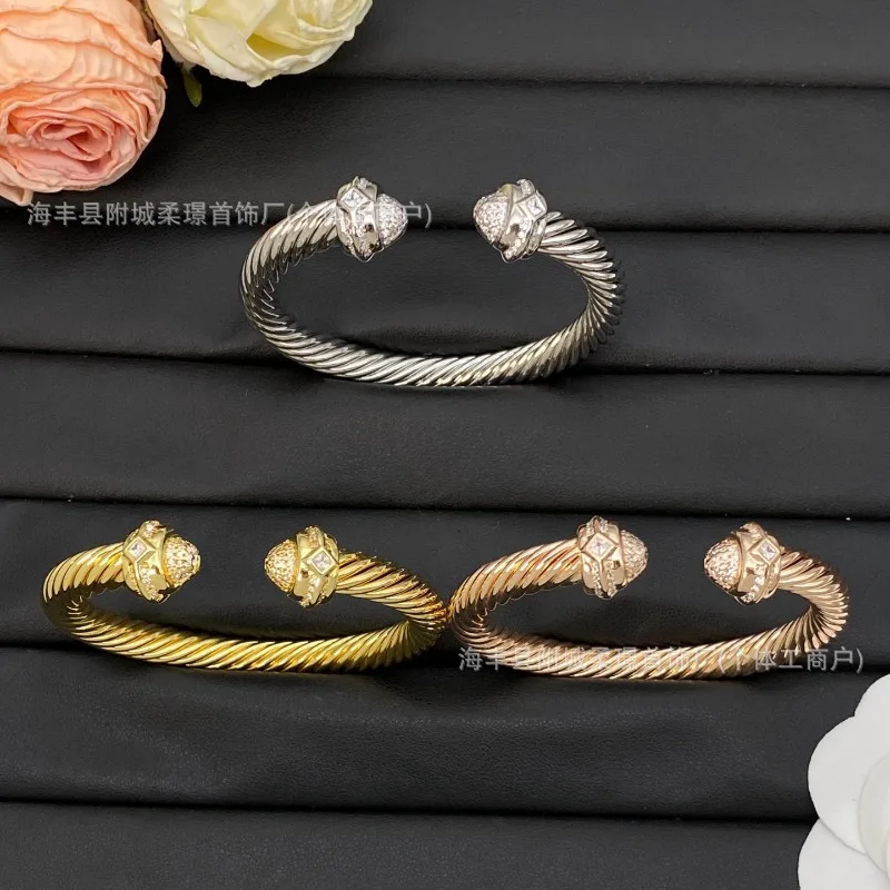 bracelet-torsade-a-ouverture-simple-version-haute-tete-ronde-incrustee-de-strass-ouverture-haute-sens-sans-regard-de-taille-vente-en-gros