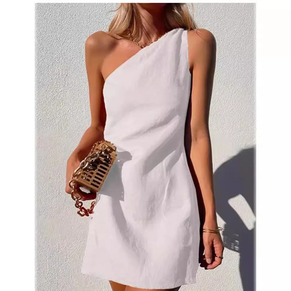 فستان نسائي جديد لعام 2025 ذو لون سادة ومزاج نحيف للتنقل بكتف مائل