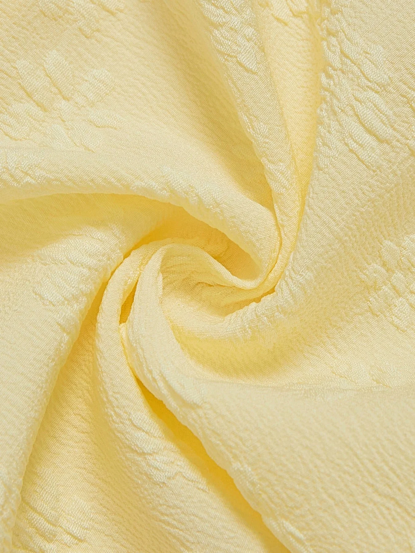 Damen-Oberteil mit quadratischem Ausschnitt und Rüschen, einfarbig; ein ärmelloses, tailliertes und elegantes Hemd, das sich für den Arbeitsalltag eignet. – Detail 7