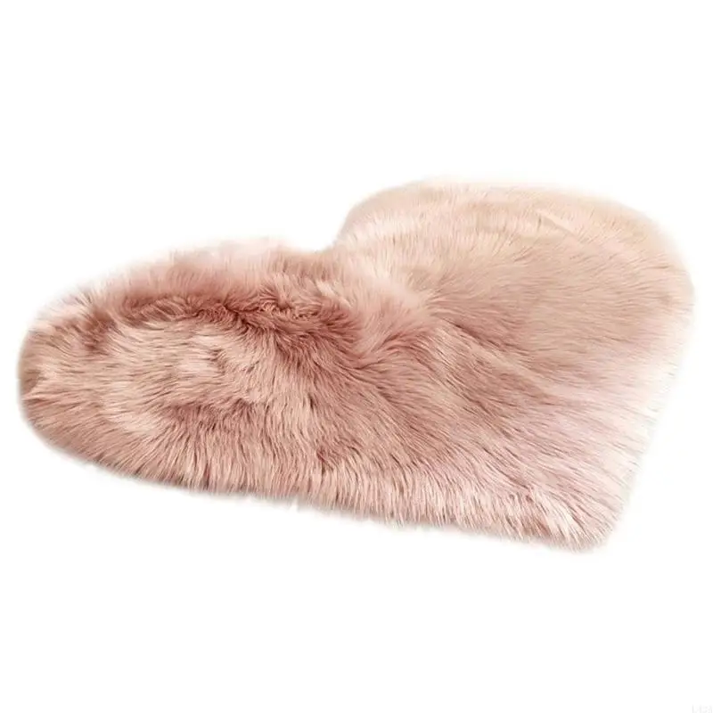 L43A Anti Slip Kids Living Room Faux Fur Mat Bedroom Carpet Newborn Baby Photography Props Love Heart Blanket