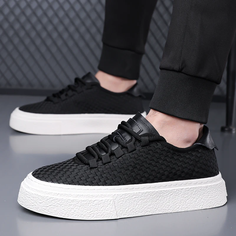 

New Men's Simple Commuting Casual Sports Shoes Feature A Light Spring and Autumn Style, Breathable and Comfortable shoes men
