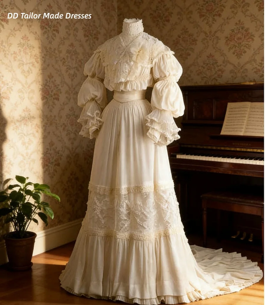 Mittelalterliche viktorianische Brautkleider mit langen Ärmeln, Stehkragen, elfenbeinfarbene Roben de Mariée, individuelle Falten, A-Linie, Retro-Brautkleider