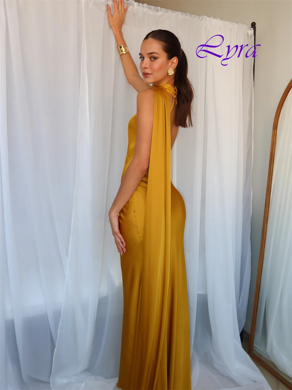 فستان سهرة بسيط مخصص ومثبت للمناسبات الخاصة من الساتان الرسمي وفساتين كوكتيل بأربطة من الخلف