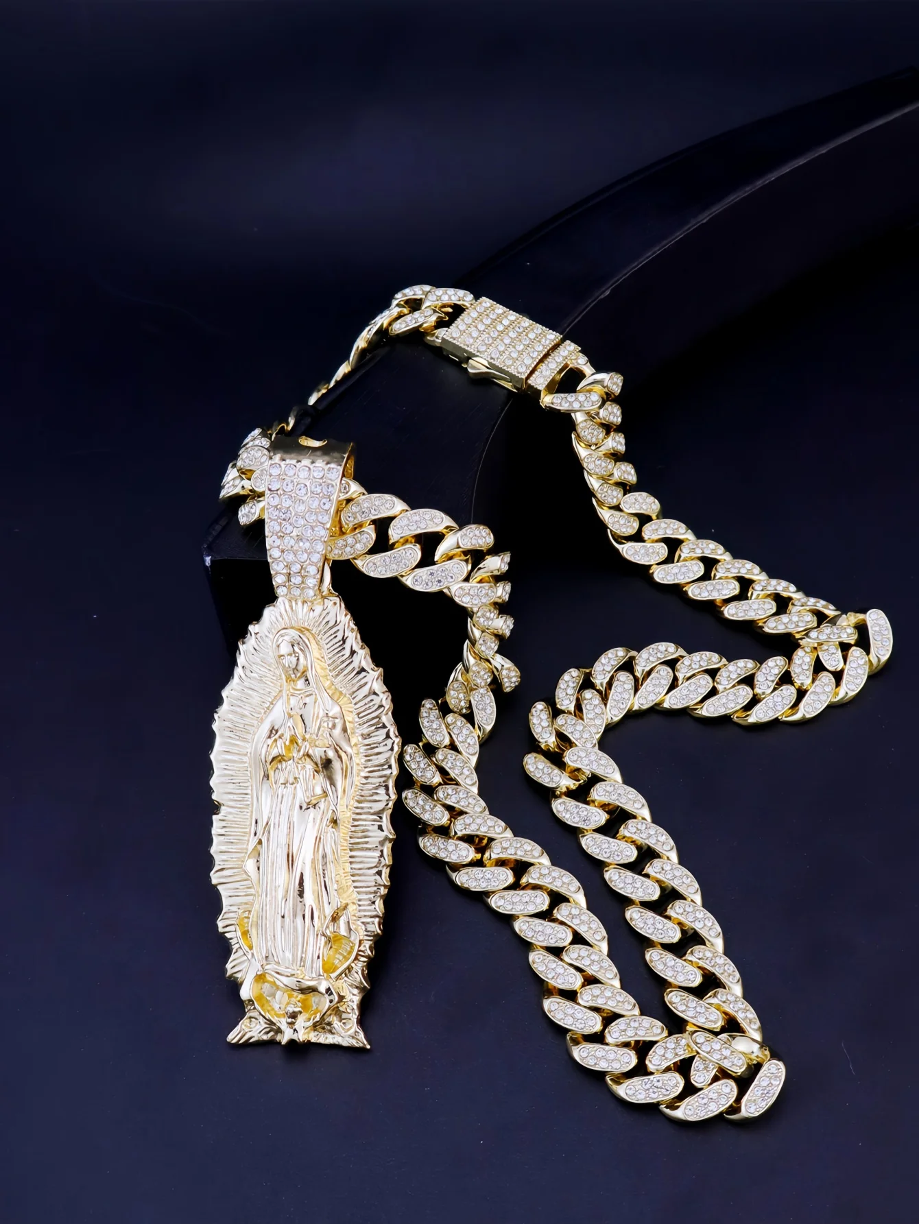 Thumbnail 4 - #20 Best Chunky Chain Necklaces to Buy In 2026