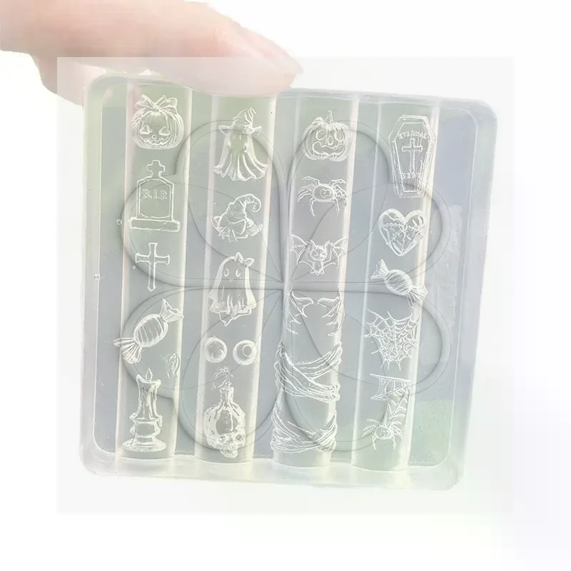 1Pcs Halloween Silicone Nail Mold Non-Stick Spider Bat Design Nail Art Casting Mould for Halloween Party Manicure