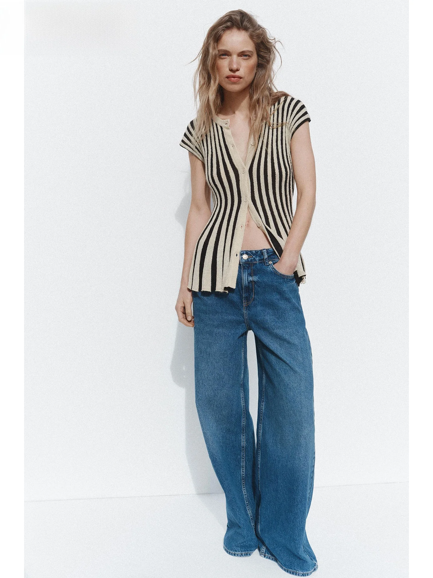 

ZAPRHA 2025 летний новый модный вязаный топ в полоску с круглым вырезом, женский кардиган Sle, обычный Le...