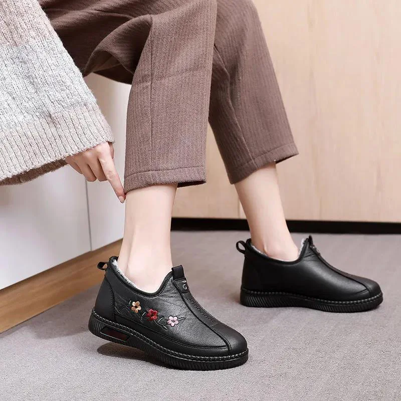 New Women Vulcanize Shoes  New Winter Casual Slip On Fur Shoes for Women Waterproof Plush Print Shallow Mom Loafer Zapatos Mujer