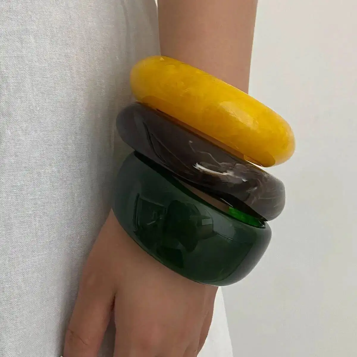 

Lacteo 3 Styles Hyperbole Irregular Geometric Green Yellow Thick Resin Bangles Women Vintage Stackable Acrylic Bracelet Jewelry
