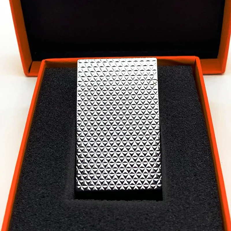 New retro lighter with bright brass shell, windproof gas lighter, cigarette lighter suitable for men's gift