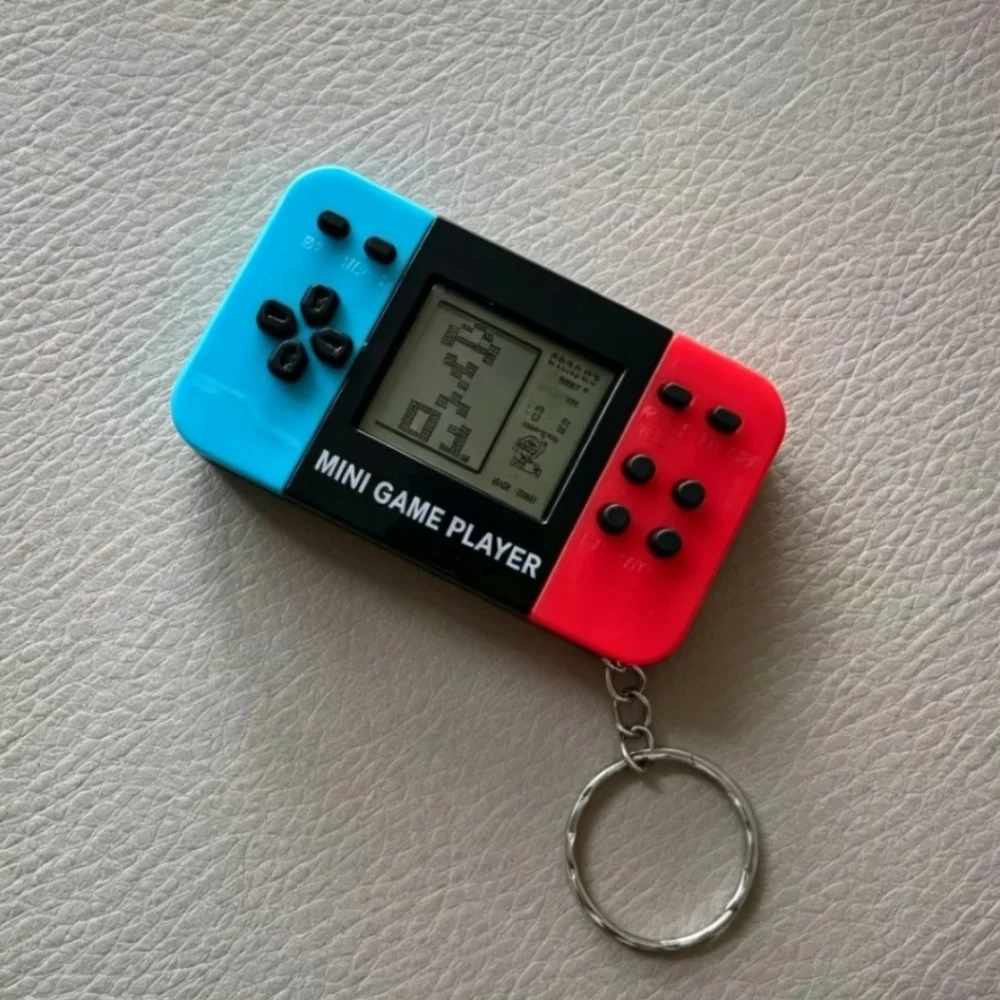 

Ретро-брелок для ключей с электронной игровой консолью 2026 года, классический ностальгический мини-подвес с игрой Тетрис