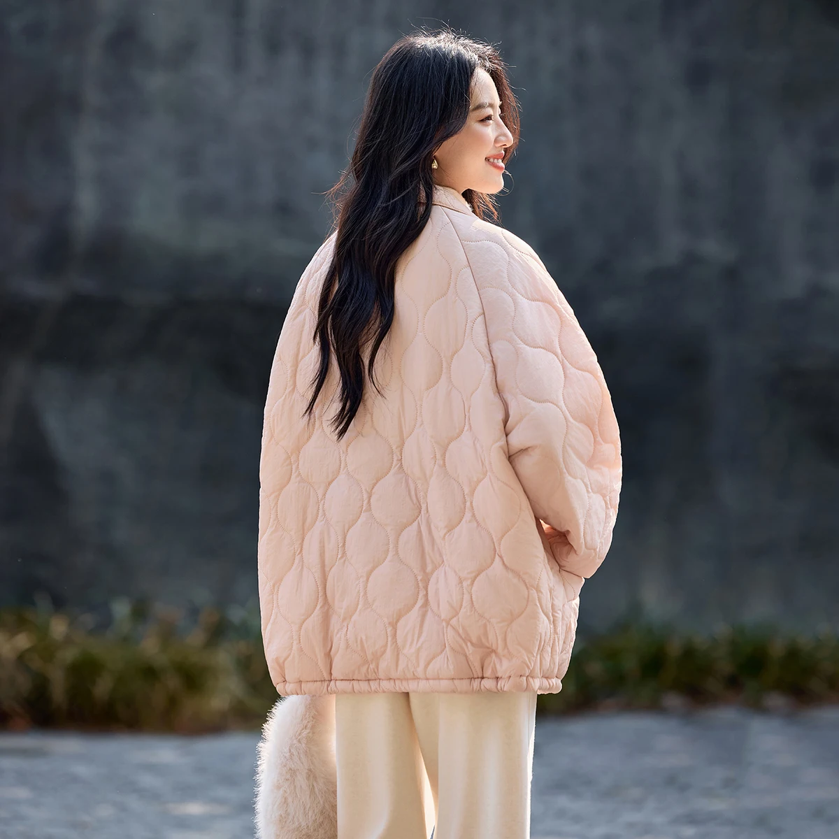 سترة SENTUBILA برقبة بولو للنساء لشتاء 2025 معاطف فضفاضة تناسب الأكتاف ملابس غير رسمية بأكمام طويلة دافئة W54MD4669